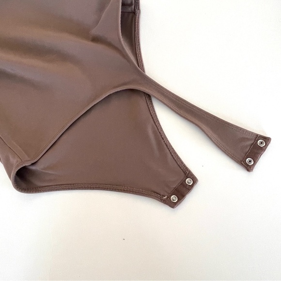 Aritzia Babaton Contour Longsleeve Bodysuit - Picture 8 of 12